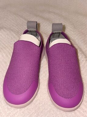 Heyfolks Kids Slip-On Sneakers in Purple with Gray Pull Tabs